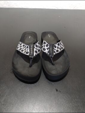 COACH Black & White Signature Logo Thong Sandals Sz 6